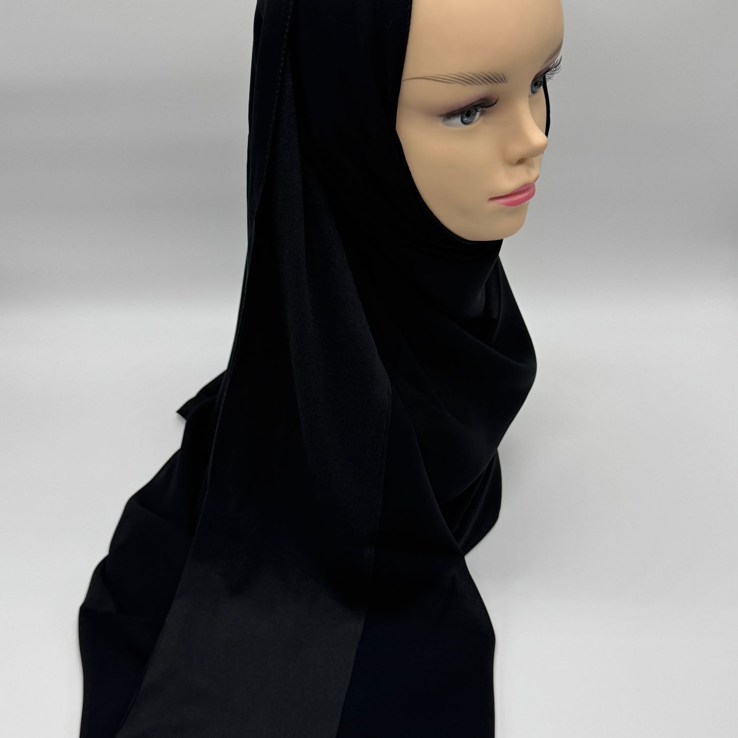 Hijab Abaya folded
( الحجاب للعباية جفسه )